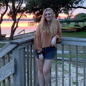 Meet your Posher, Livy